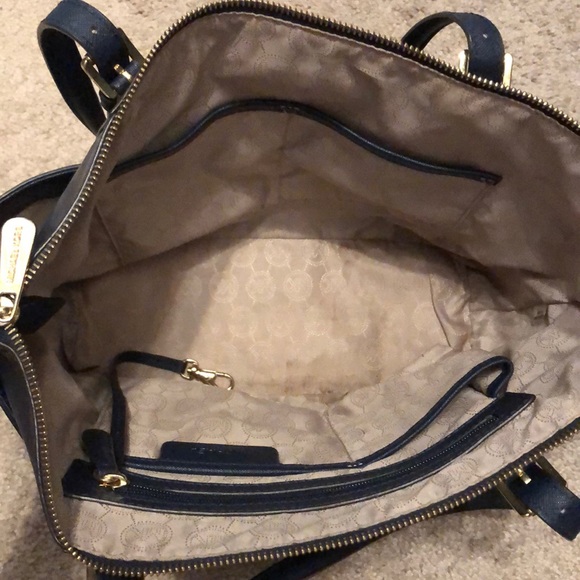 Micheal Kors Jet set navy tote - Picture 6 of 8